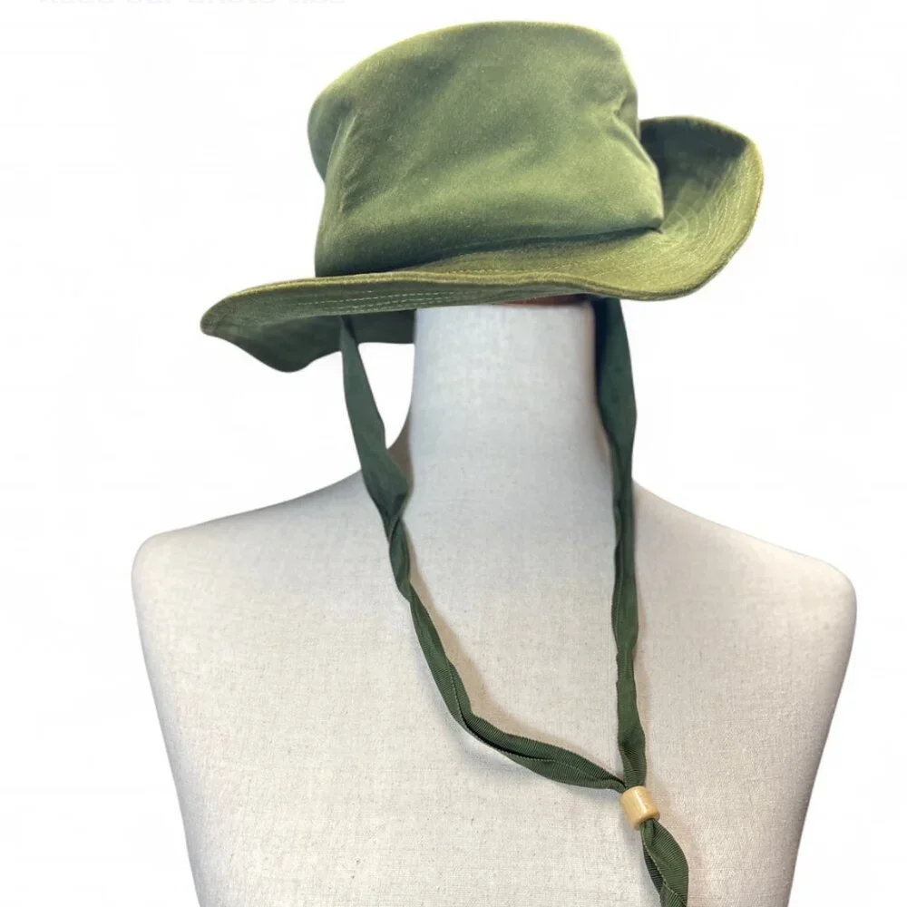 Vintage Mr. John Deb-Teen Womens Green Velvet Hat‎ with ribbon strap 50s/60s